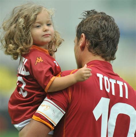 Chanel Totti: età, fidanzato, dove vive e che scuola fa la  